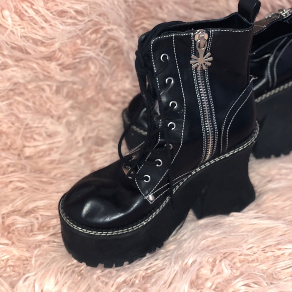 Delias Black Platform Boots - Picture 3 of 3